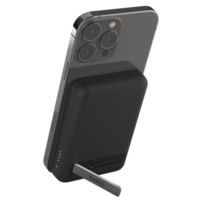 Belkin BoostCharge Magnetic Wireless Power Bank and Stand 5,000 mAh