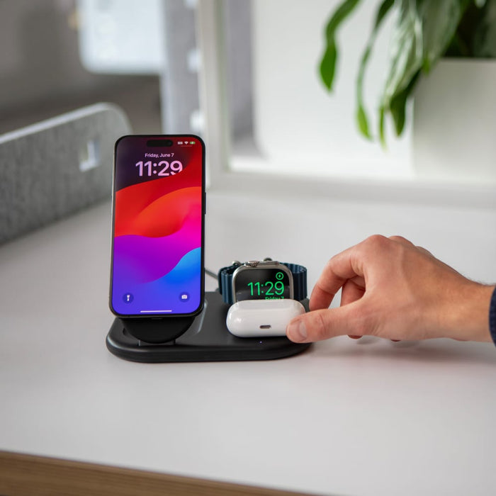 Belkin BoostCharge 3 in 1 Magnetic Foldable Wireless Charger with Qi2 15W Black